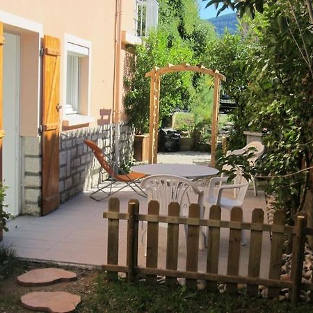 Apartamento T2 Refait A Neuf Avec Petit Jardin Et Parking Millau Exterior foto